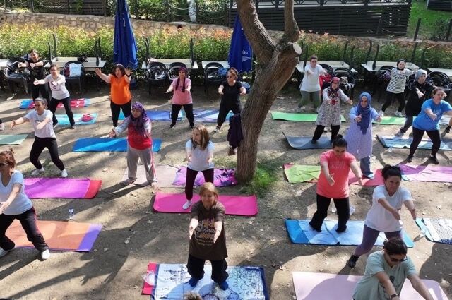 Başkan Yetişkin vatandaşları yoga etkinliğinde buluşturdu