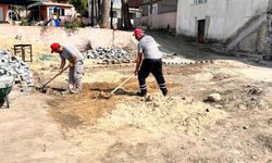 Başkan Yetişkin Efeler’in yollarını yeniliyor