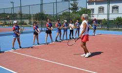 Kuşadası Belediyesi’nden çocuklara ücretsiz tenis kursu