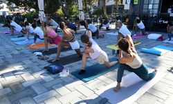 Kuşadası Belediyesi’nin ücretsiz yoga dersleri başladı