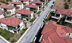 Kuşadası Belediyesi ekiplerinden 7/24 yol mesaisi
