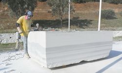 Neopolis’te mermer bloklar ‘adalet’ temasıyla şekilleniyor