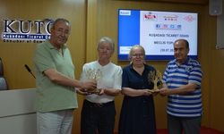Kuşadası Ticaret Odası meclisinde iki yerel işletmeye ödül