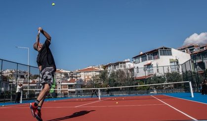 Kuşadası’nın ilk tenis kulübü kapılarını açtı