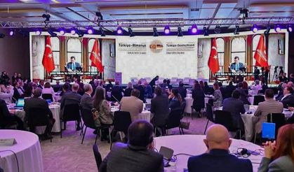 Türkiye-Almanya Kardeş Şehirler Zirvesi’nde demokrasi vurgusu