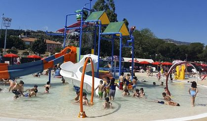 Aydınlı çocuklar yazın tadını Tekstil Park Aquapark’ta çıkarıyor