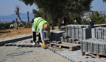 Kuşadası Belediyesi’nden Kadınlar Denizi Mahallesinde yol yenileme çalışması