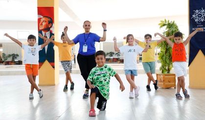 ABB'nin yaz kurslarında halk dansları coşkusu