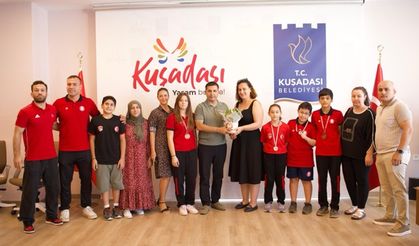 Başarılı güreşçilerden Başkan Ömer Günel’e ziyaret