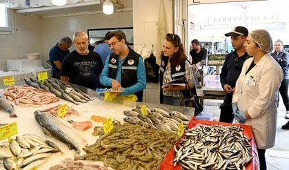 Kuşadası’nda balık tezgâhları denetimden geçti