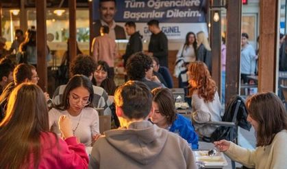 Kuşadası Belediyesi'nden üniversitelilere ücretsiz yemek