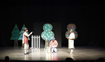 Aydın Büyükşehir Belediyesi minik öğrencileri tiyatro ile buluşturdu