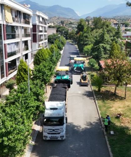 Başkan Çerçioğlu Efeler’in yollarını yeniliyor