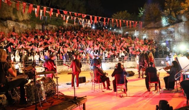 ABB'den Aydınlılara SenfoRock sürprizi