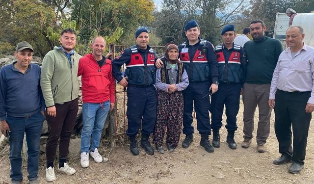 Alzheimer hastası kayıp yaşlı kadını jandarma buldu