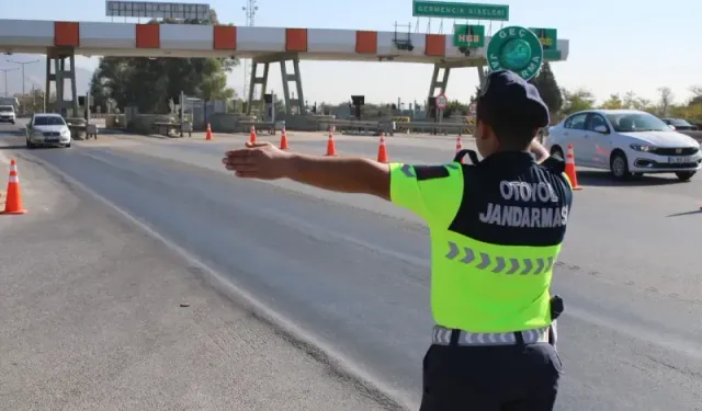 Otoyol Jandarması kurallara uymayanlara ceza yağdırdı