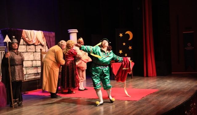 Başkan Çerçioğlu, Aydınlı çocukları tiyatro ile buluşturdu