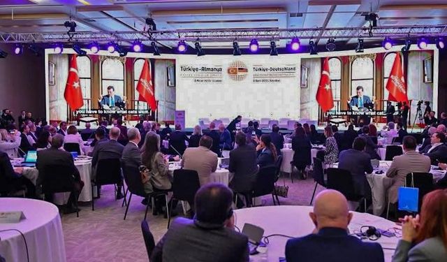 Türkiye-Almanya Kardeş Şehirler Zirvesi’nde demokrasi vurgusu
