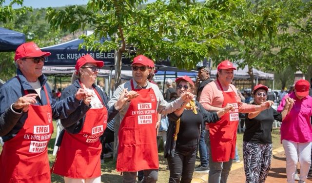 Kuşadası’nda belediyesi çalışanları 1 Mayıs’ı coşkusu ile kutladı