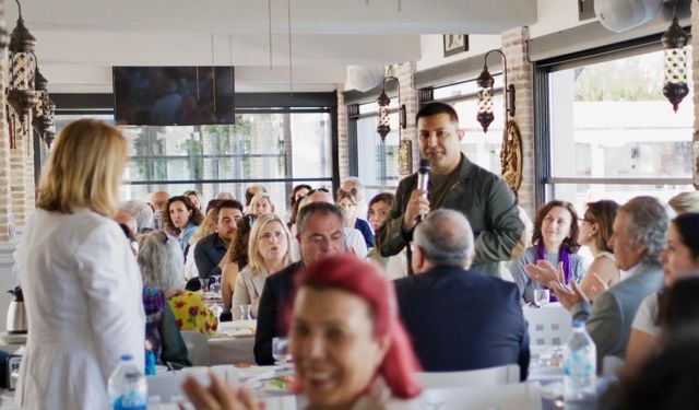Başkan Günel, ÇYDD Kuşadası şubesi ile kahvaltıda buluştu
