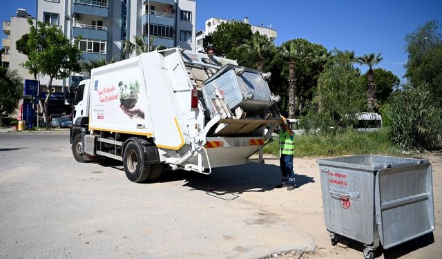 Kuşadası kent temizliğinde yeni dönem: “Çöp saati” uygulaması