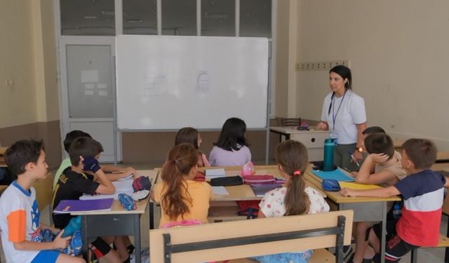 Aydınlı çocuklar yazı İngilizce öğrenerek geçiriyor