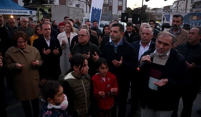 CHP’li başkanlar hemşehrileriyle Kuşadası Belediyesi’nin iftar sofrasında buluştu