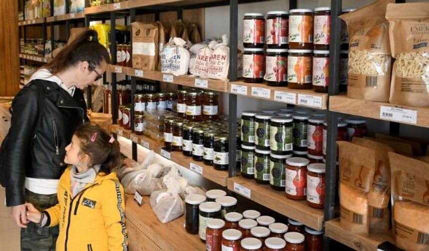Halk Adamarket Mağazası yeni yerinde hizmete başladı