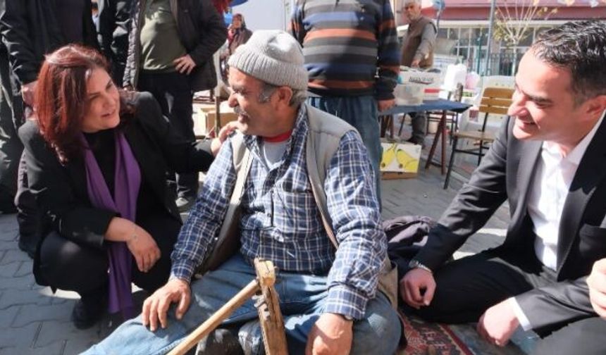 Koçarlı pazarında Çerçioğlu'na yoğun ilgi