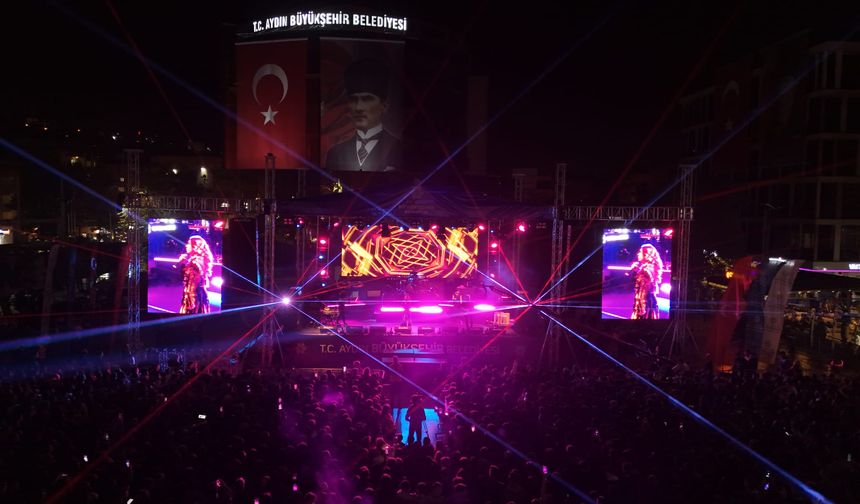 Aydın'da Cumhuriyet'in 101'inci yılı konserle kutlandı