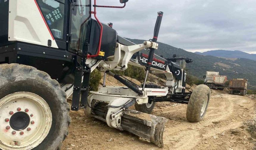 Bozdoğan’da üreticiler için arazi yolları düzenleniyor