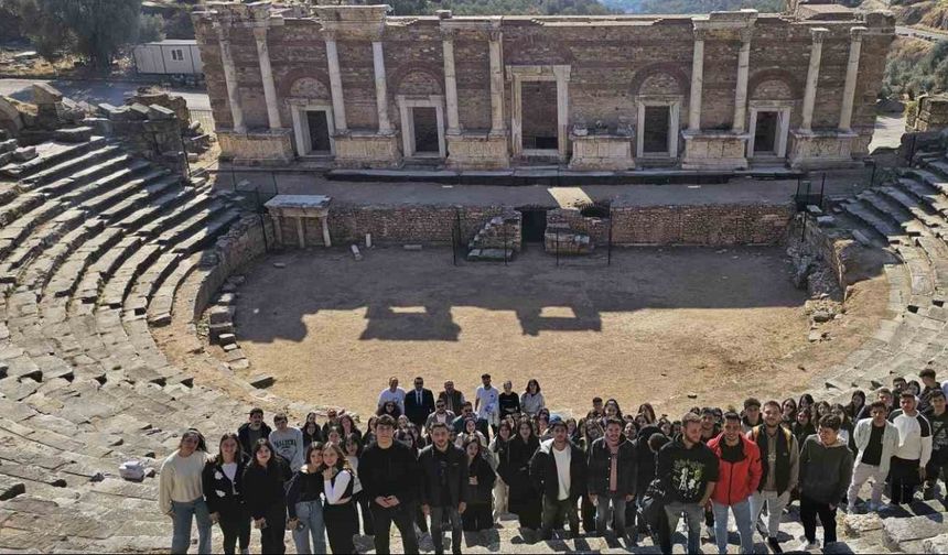 Sultanhisar’da öğrencilerden tarihi gezi