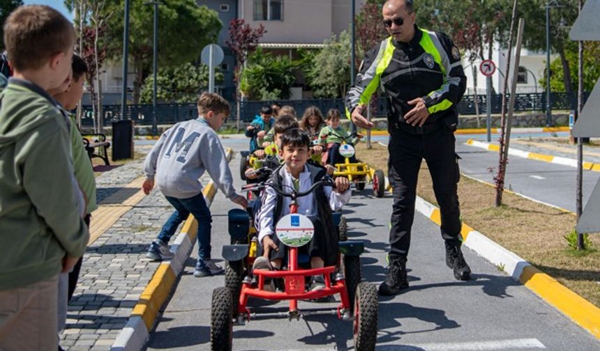 Kuşadası’nda geleceğin bilinçli sürücüleri bu parkta yetişiyor