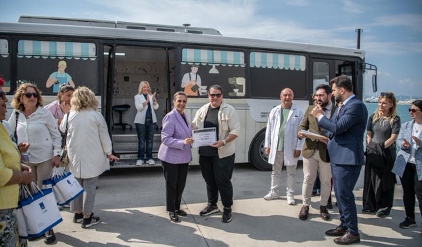 Kuşadalı gençler mobil barista otobüsü ile mesleki beceri kazandı