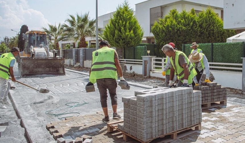 Kuşadası'nda Karaova Mahallesi yeni yollarına kavuşuyor