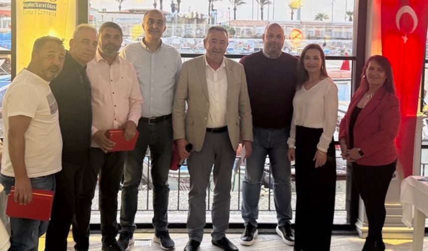 Kuşadası Ticaret Odası’nda 10 yıl ve üzeri görev yapan meclis üyelerine plaket