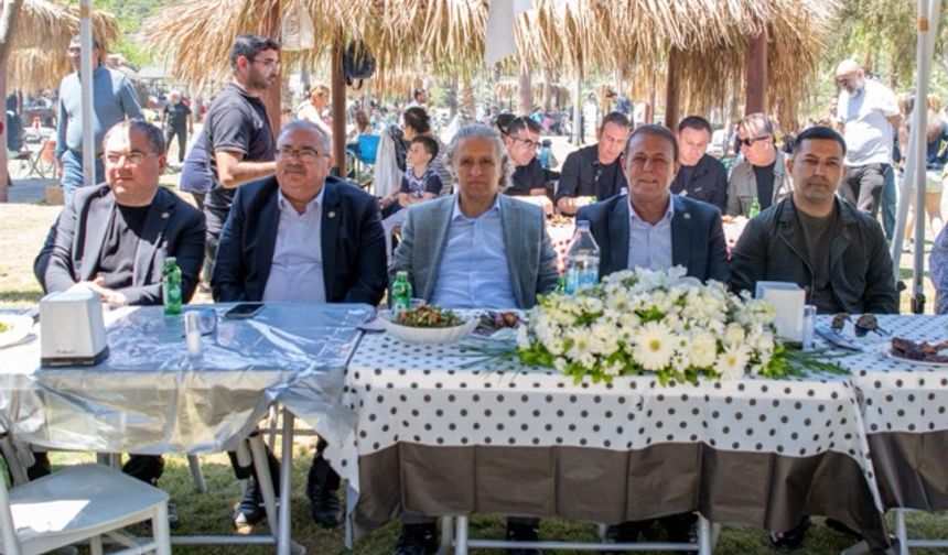 Kuşadası'nda alevi canlar gönül sofrasında buluştu