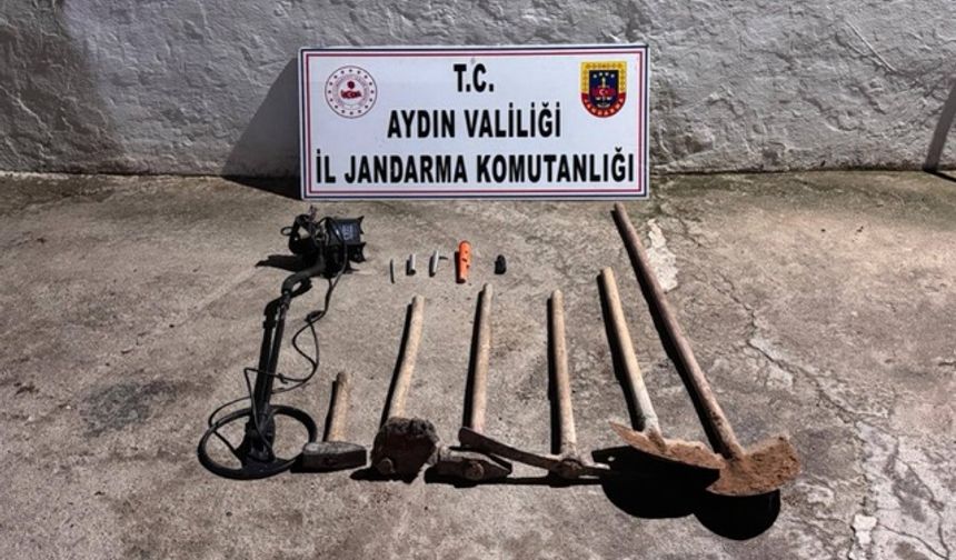 Didim’de kaçak kazı yapan 3 kişi suçüstü yakalandı