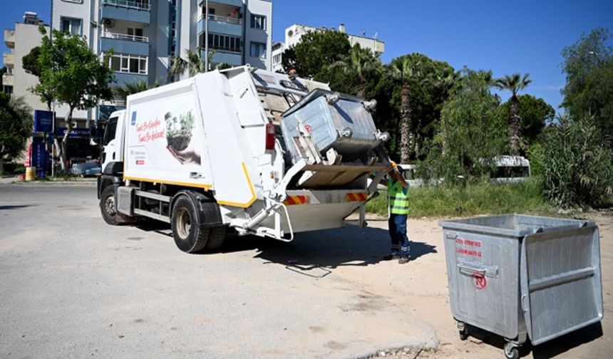 Kuşadası kent temizliğinde yeni dönem: “Çöp saati” uygulaması