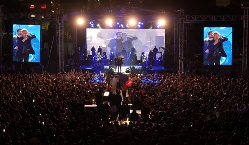 40 bin Aydınlı 19 Mayıs’ı Haluk Levent konseriyle kutladı