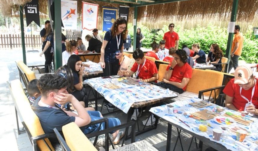 Kuşadası'nda Ada Camping otizmli bireyler ile ailelerini ağırladı