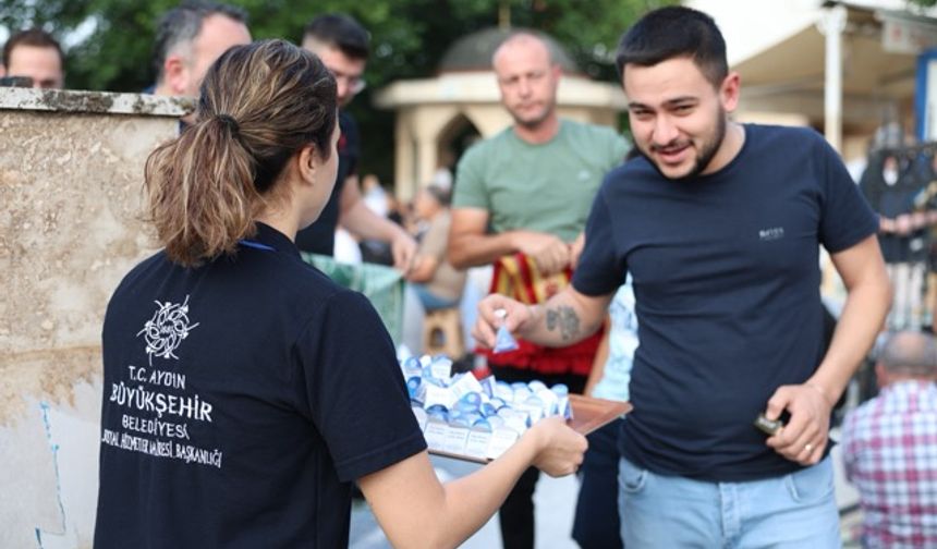 Aydın Büyükşehir Belediyesi vatandaşlarla bayramlaştı