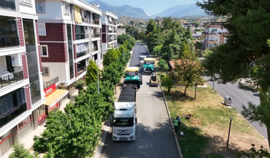 Başkan Çerçioğlu Efeler’in yollarını yeniliyor