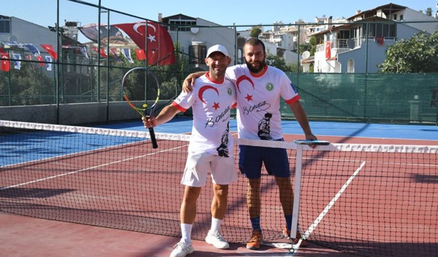 Kuşadası'nda zafer coşkusu tenis turnuvasıyla kutlanıyor