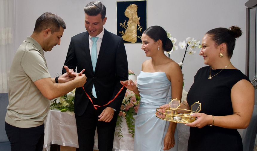 Başkan Ömer Günel genç çiftin mutluluklarına ortak oldu
