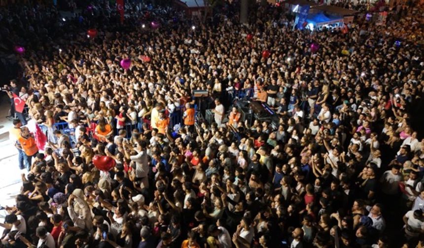 Söke kurtuluş coşkusunu Buray konseri ile yaşadı