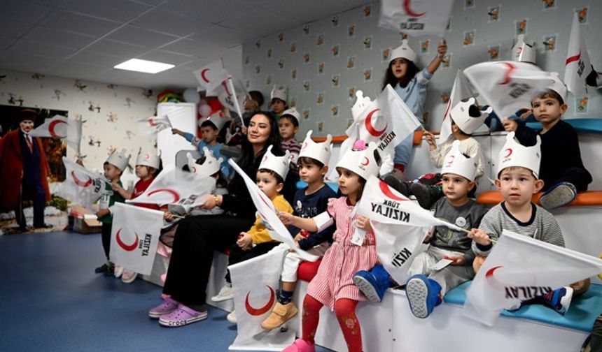 Kuşadası Belediyesi Çocuk Gelişim Merkezi’nde miniklere ‘Kızılay’ anlatıldı
