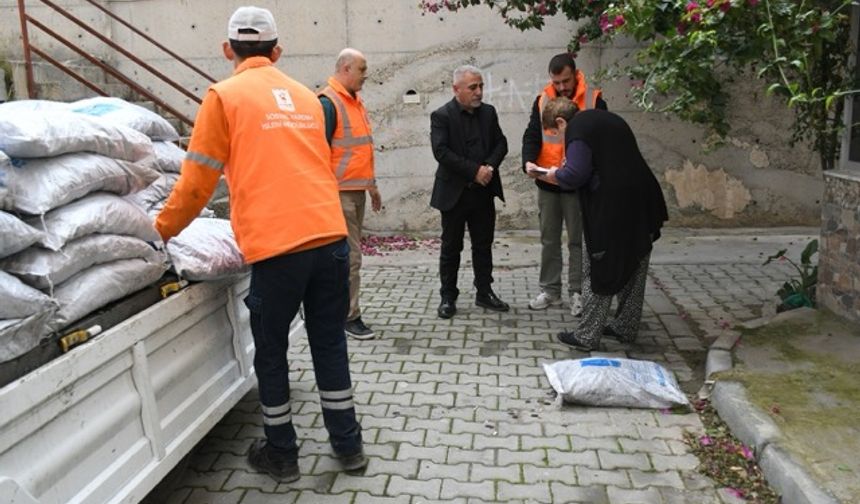 Kara kışta Kuşadası Belediyesi'nden sımsıcak yardım eli