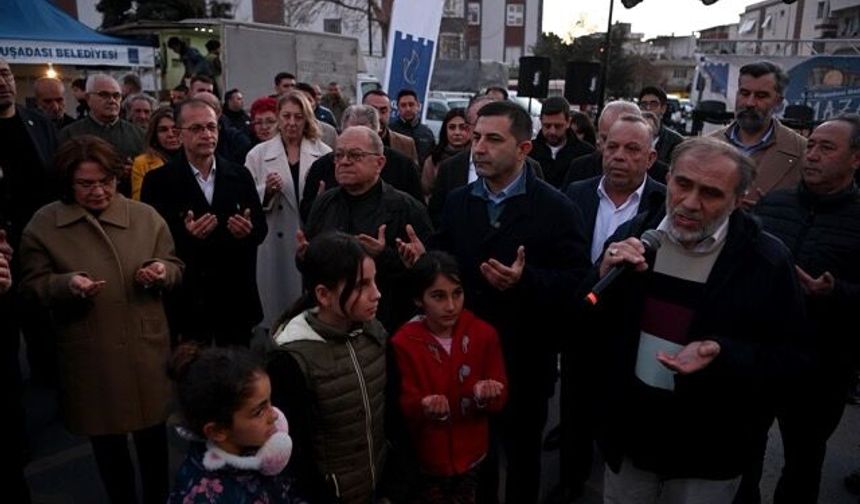 CHP’li başkanlar hemşehrileriyle Kuşadası Belediyesi’nin iftar sofrasında buluştu