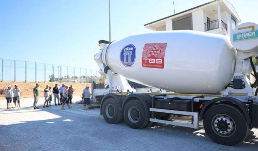 Didim Belediyesi'nin yeni beton mikseri göreve başladı